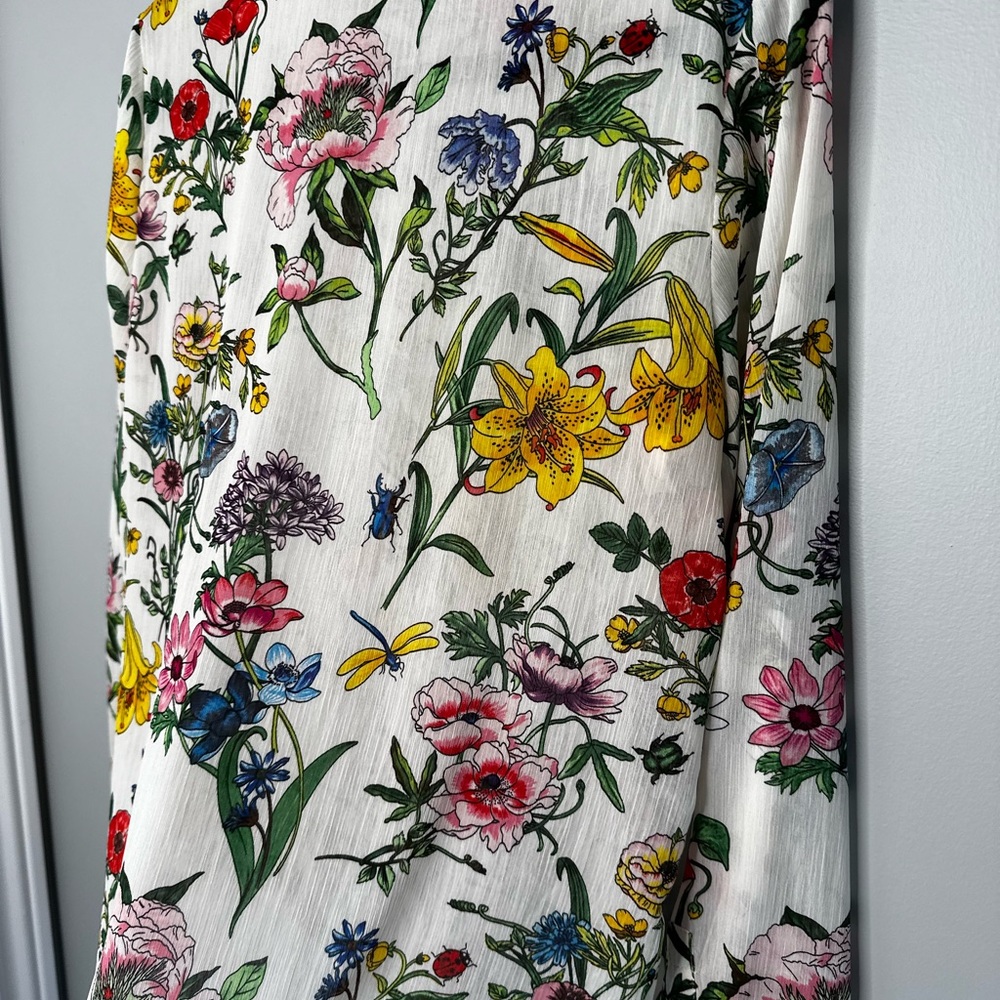 Floral Ruffle Blouse - Delicate and Unique - Picture 13 of 16